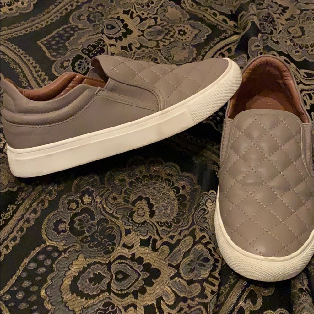 Steve Madden slip on